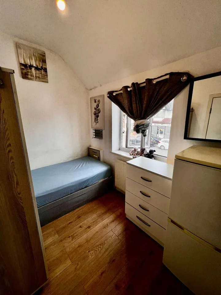 Room Village Way in Greater London