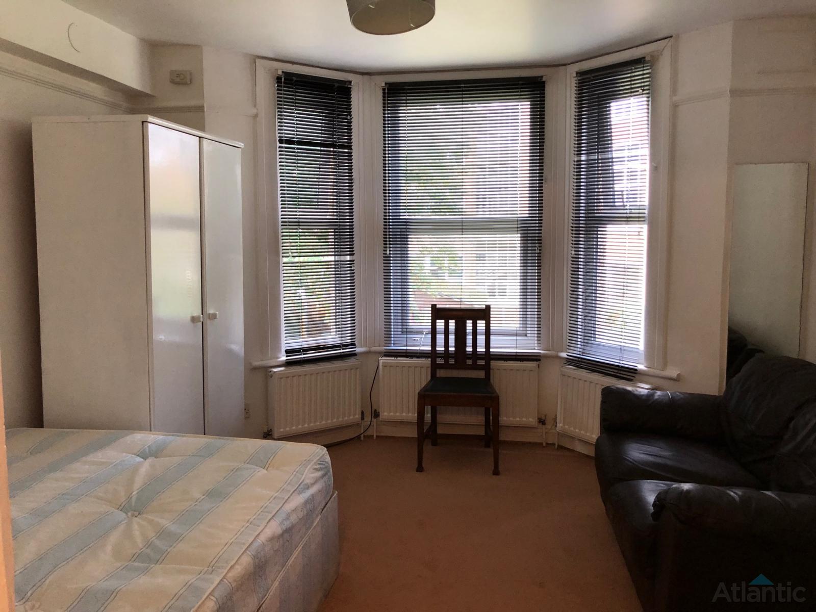 Flat Harlesden Gardens in Greater London
