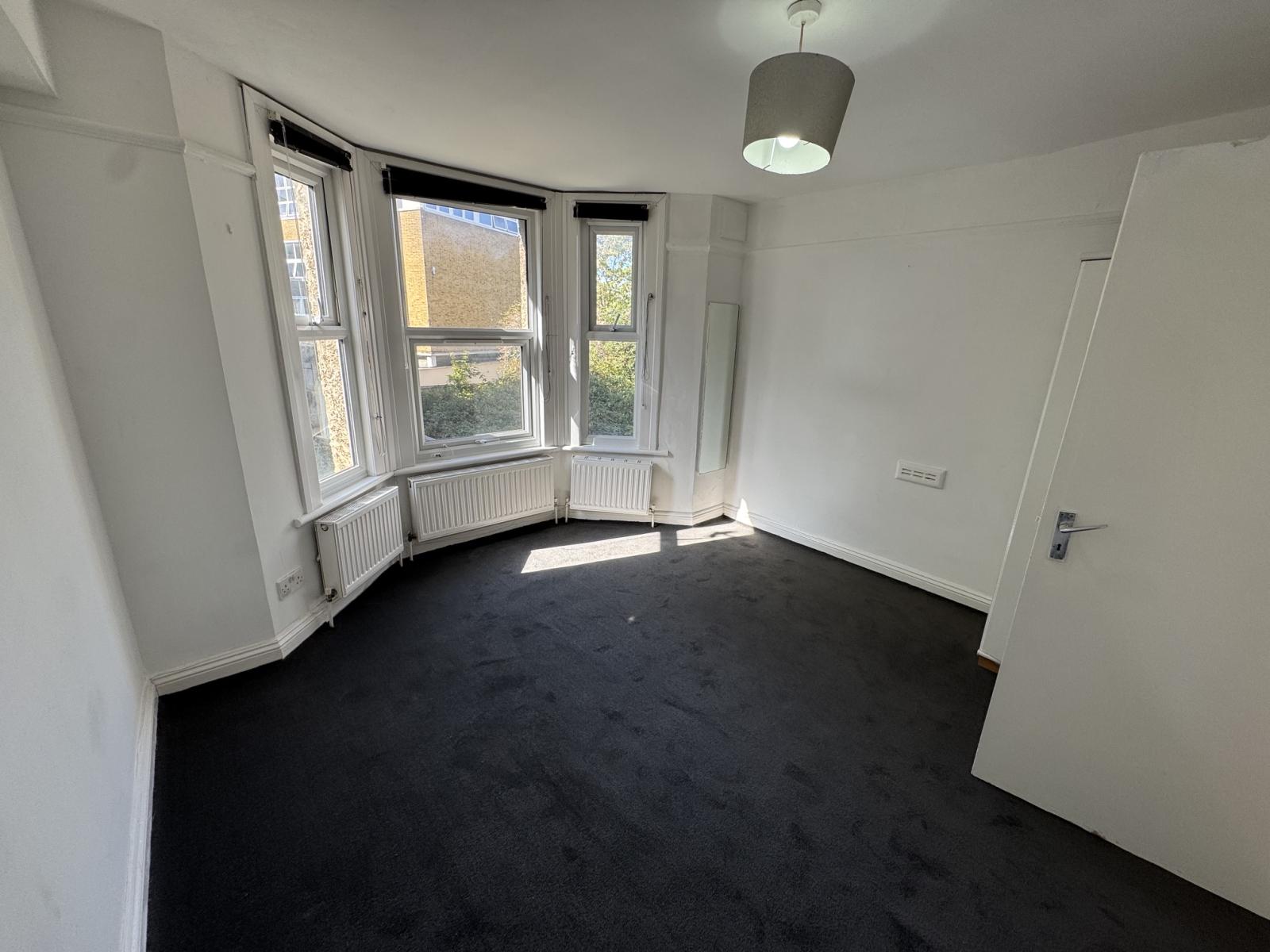 Flat Harlesden Gardens in Greater London