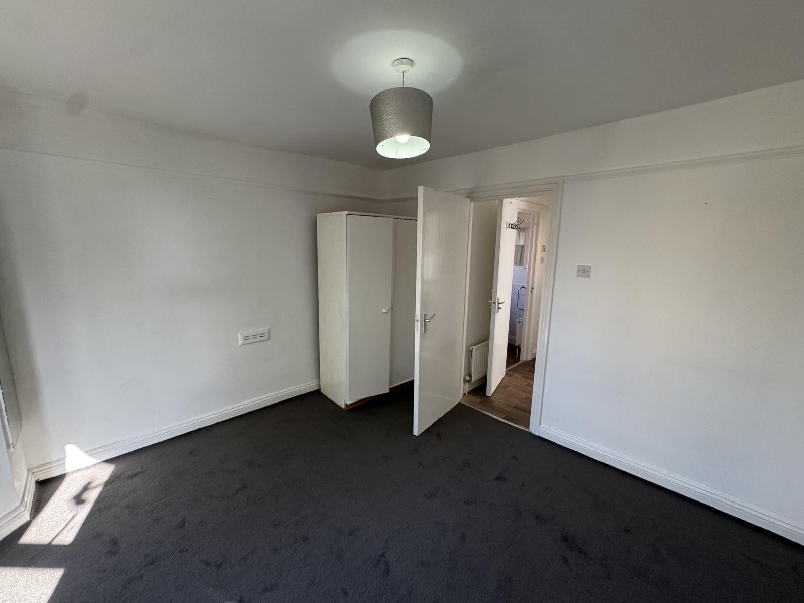 Flat Harlesden Gardens in Greater London