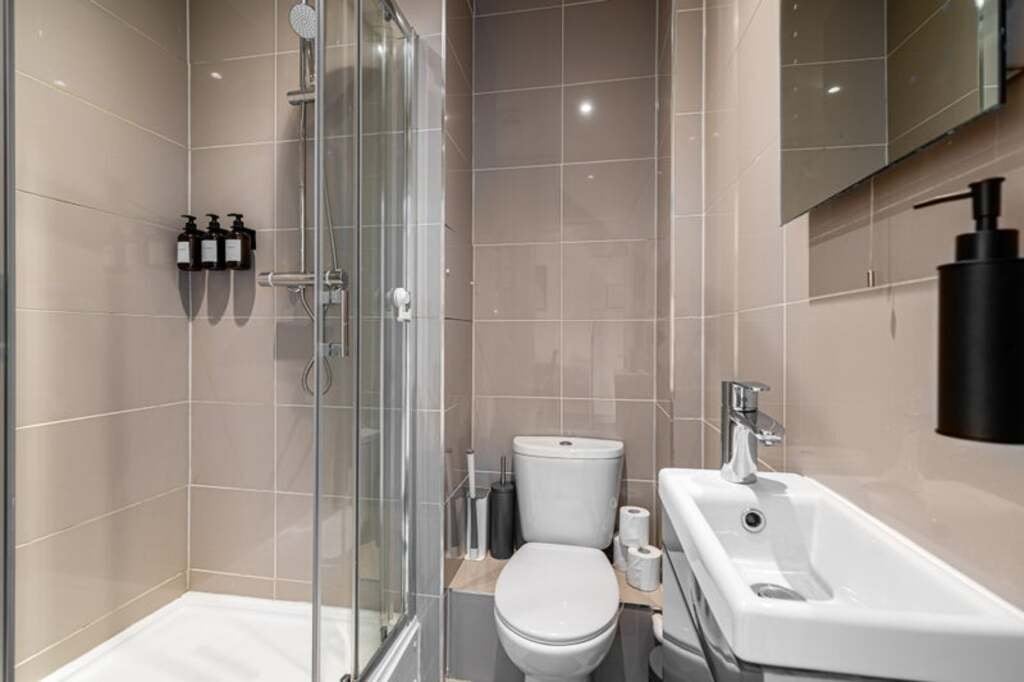 Flat Lowfield Road in Greater London