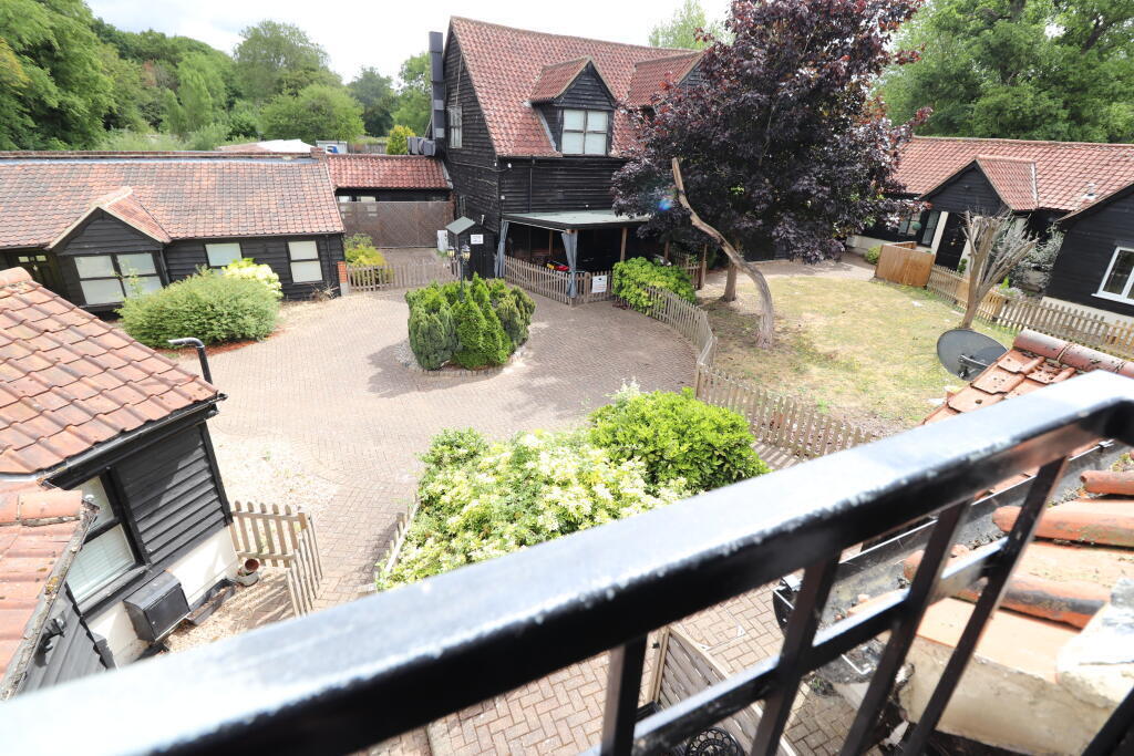House Dytchleys Lane in Brentwood