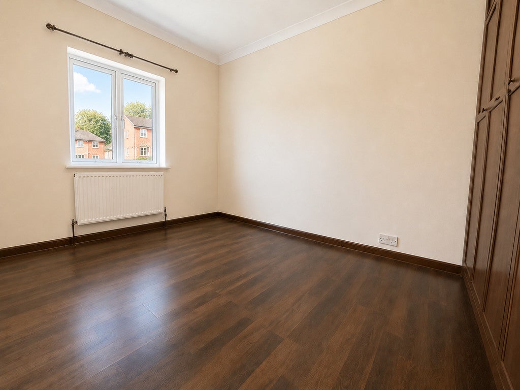 Flat Birch Gardens in Greater London