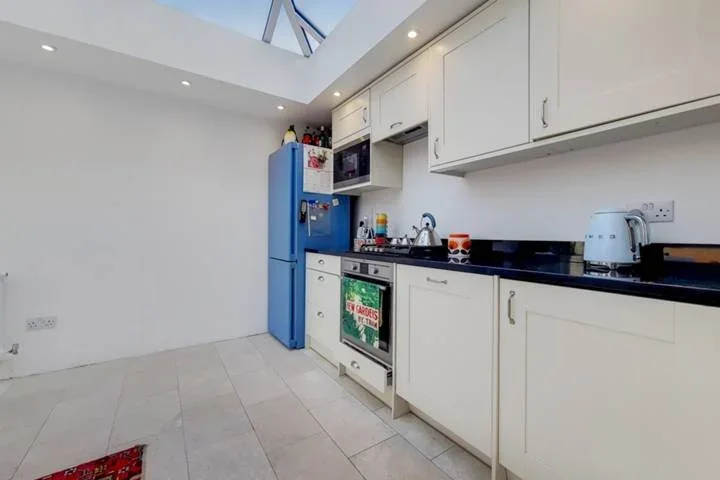 House Mortlake Road in Greater London