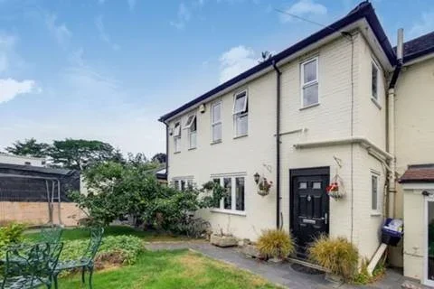 House Mortlake Road in Greater London