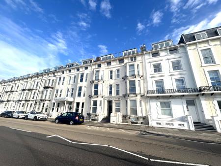 Flat South Parade in Portsmouth