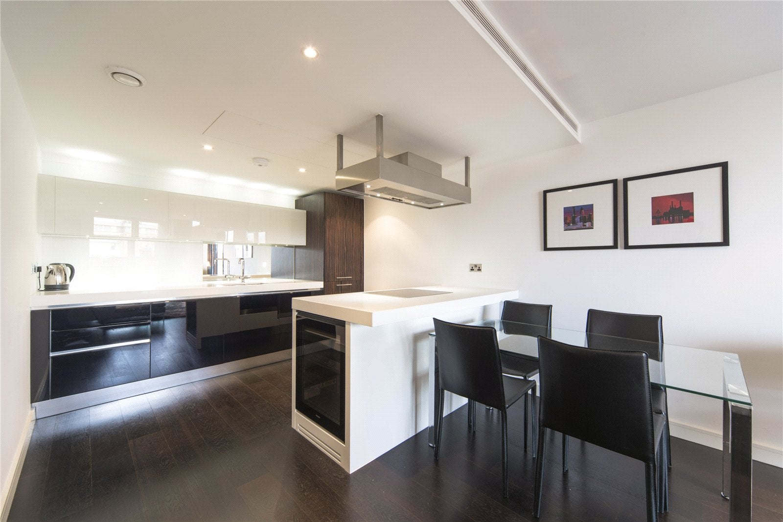 Flat Gatliff Road in City of Westminster