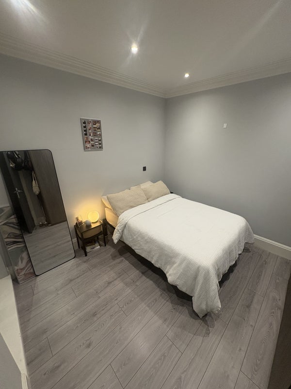 Room Tamworth Street in Greater London