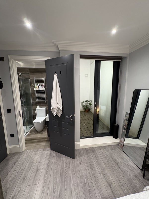 Room Tamworth Street in Greater London