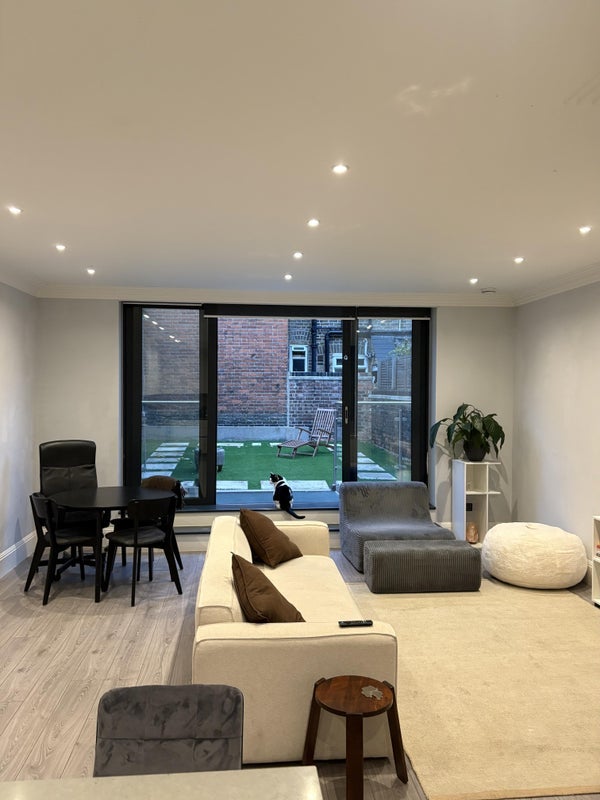 Room Tamworth Street in Greater London