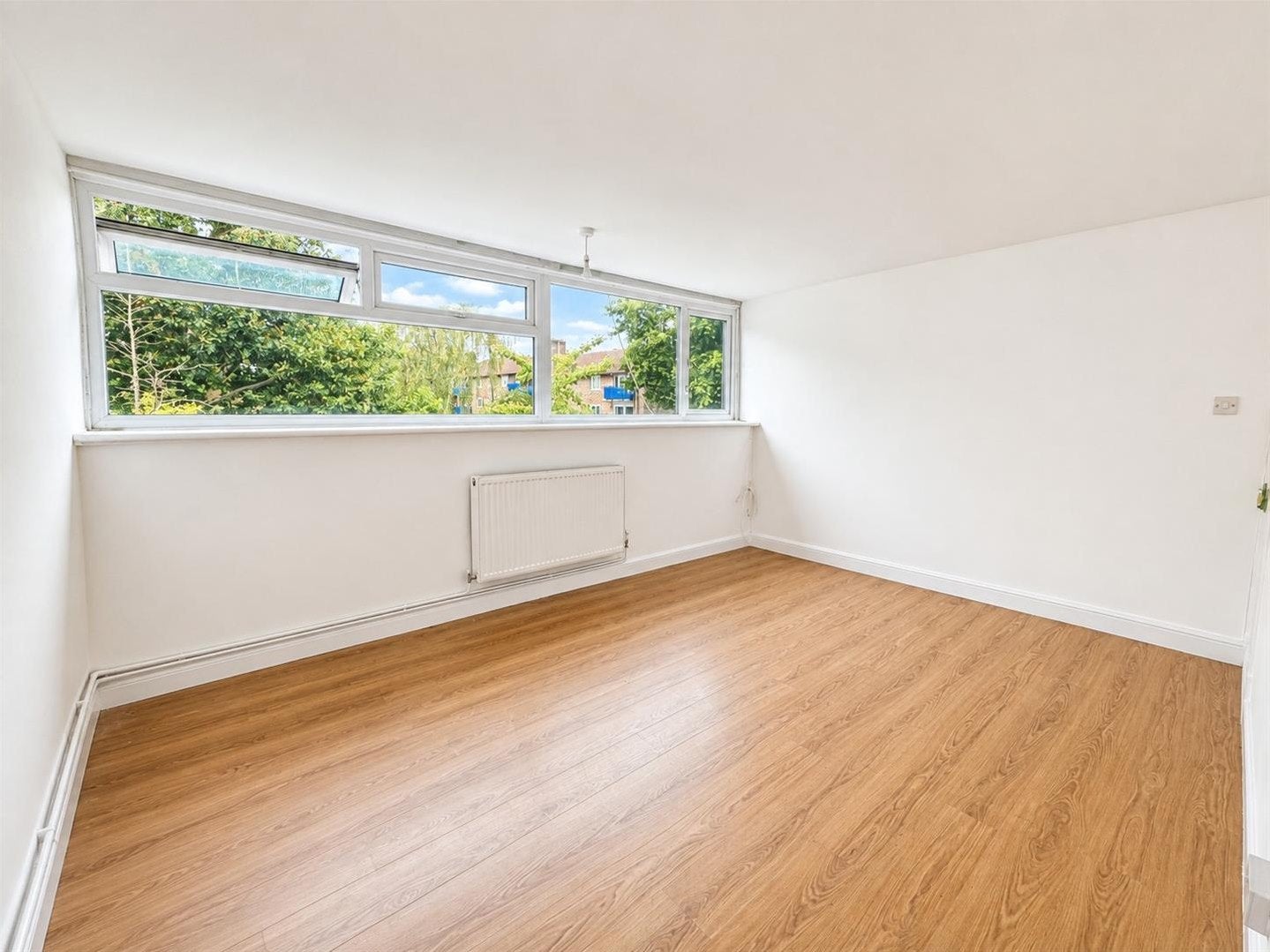 Flat Alpha Road in Greater London