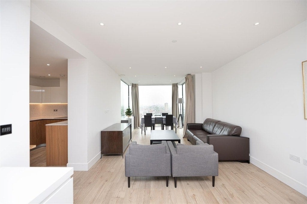 Flat Bridle Mews in Greater London