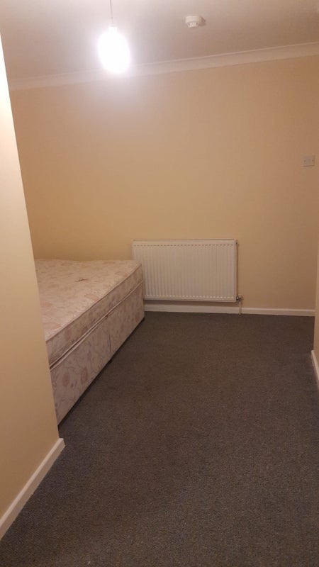 Room Shawfield Close in Madeley