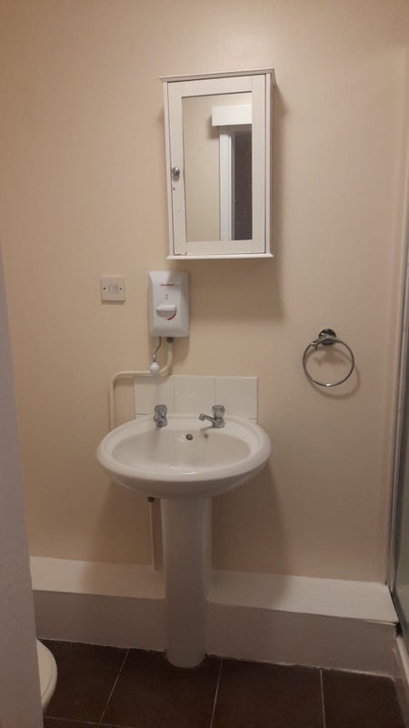 Room Shawfield Close in Madeley