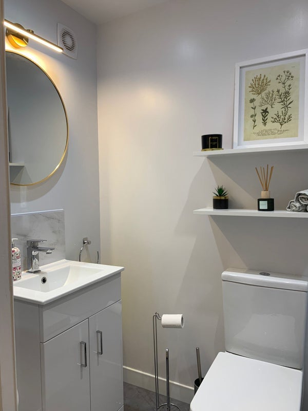 Room Robin Hood Lane in Greater London