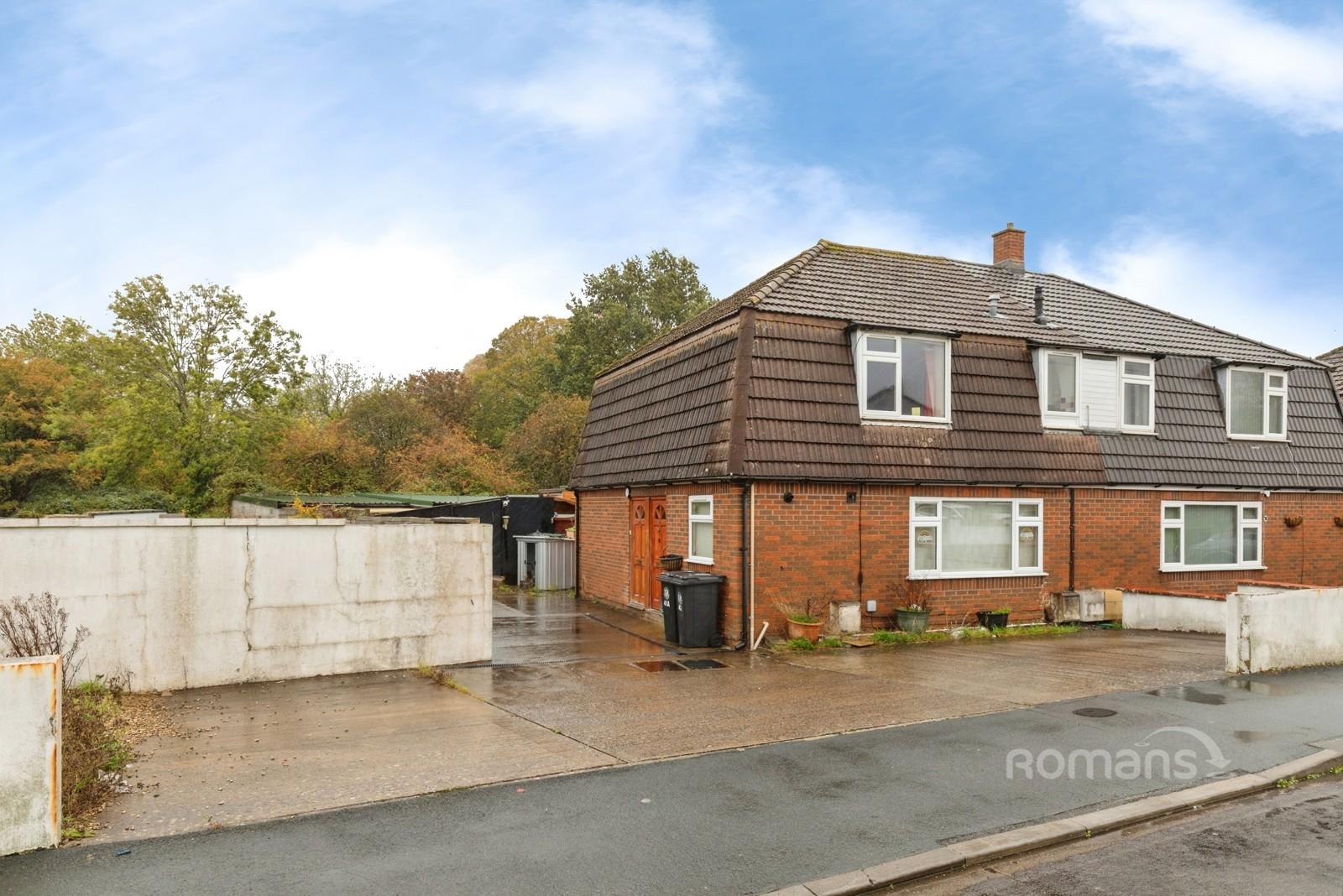 Flat Blackthorn Road in Bristol