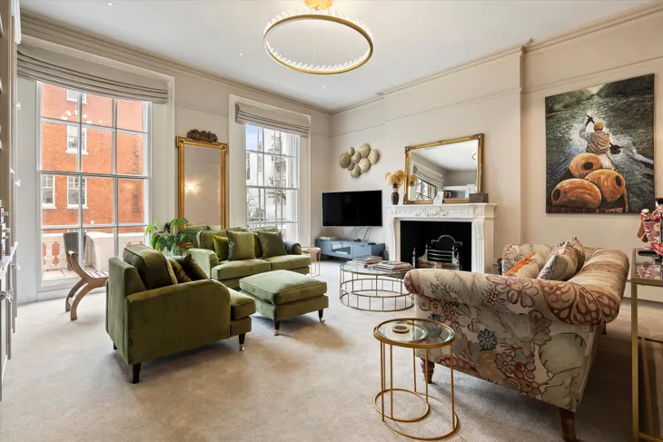 Flat Kensington Church Street in Greater London