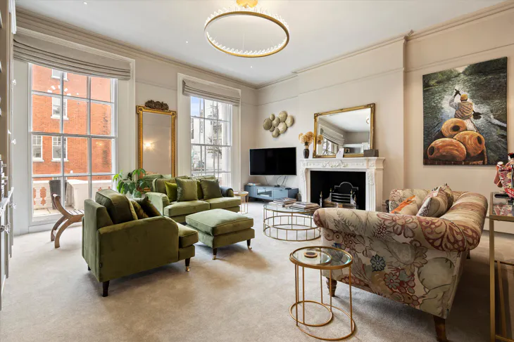 Flat Kensington Church Street in Greater London