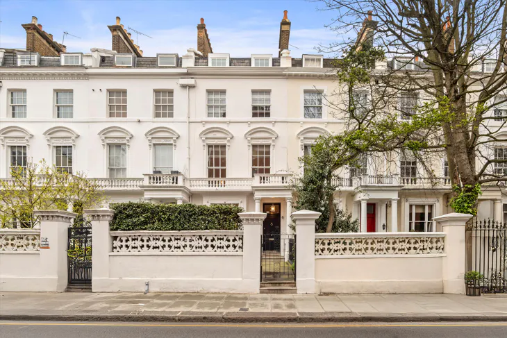 Flat Kensington Church Street in Greater London