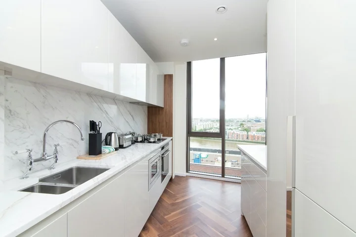 Flat Dorset Road in Greater London