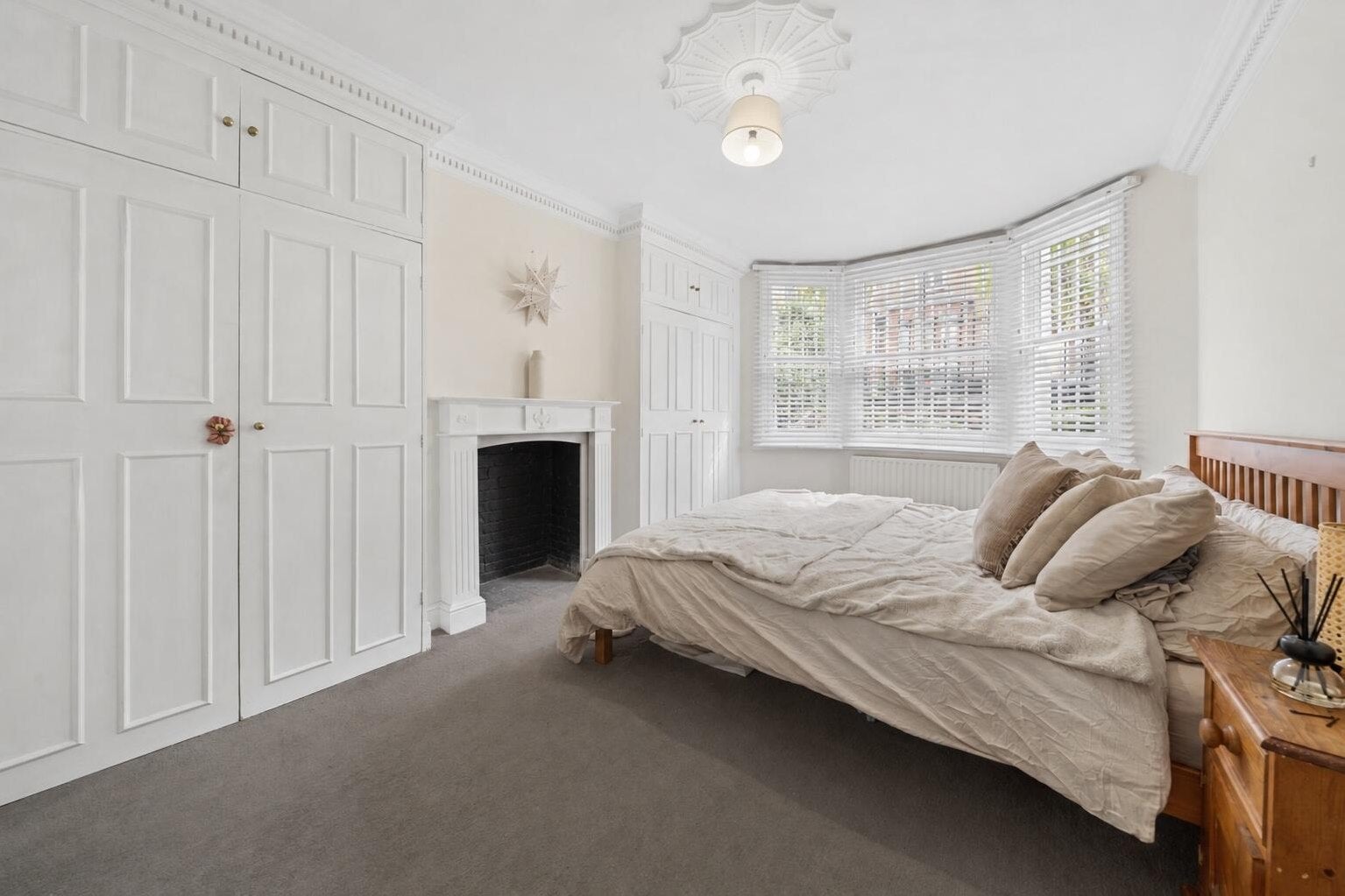 Flat Warriner Gardens in Greater London