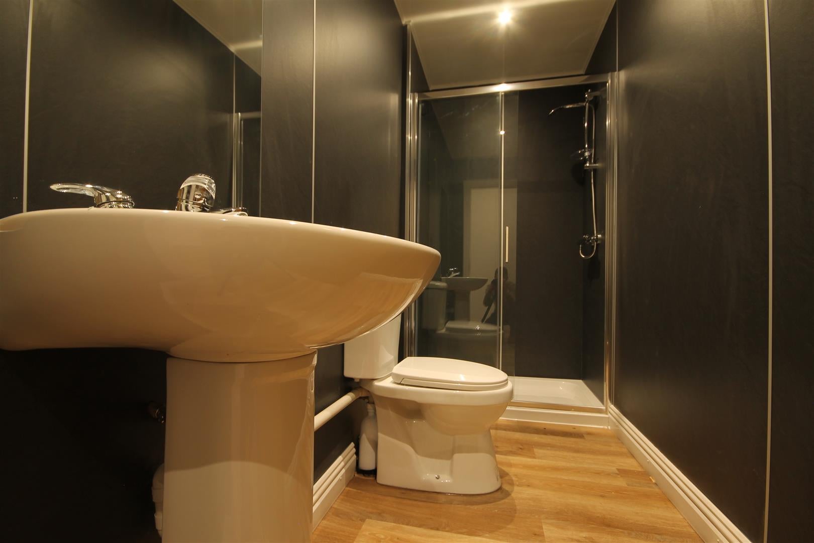 Flat Osborne Terrace in Newcastle upon Tyne