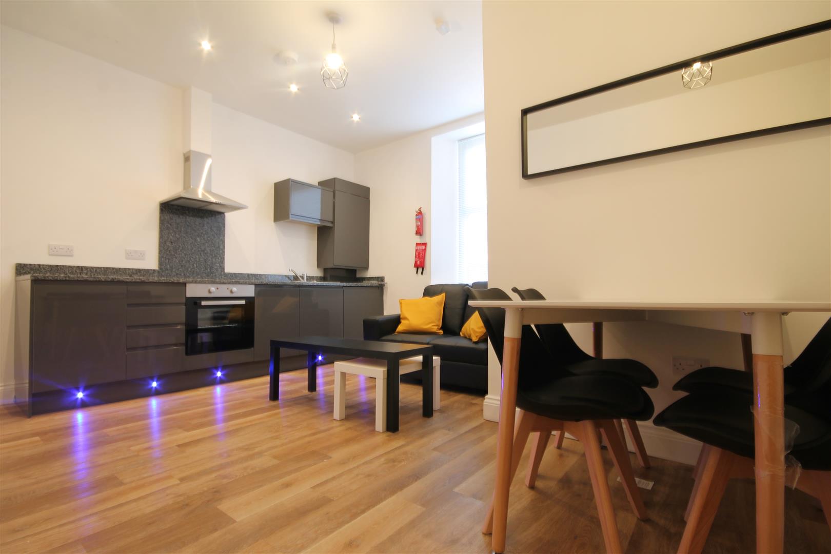 Flat Osborne Terrace in Newcastle upon Tyne