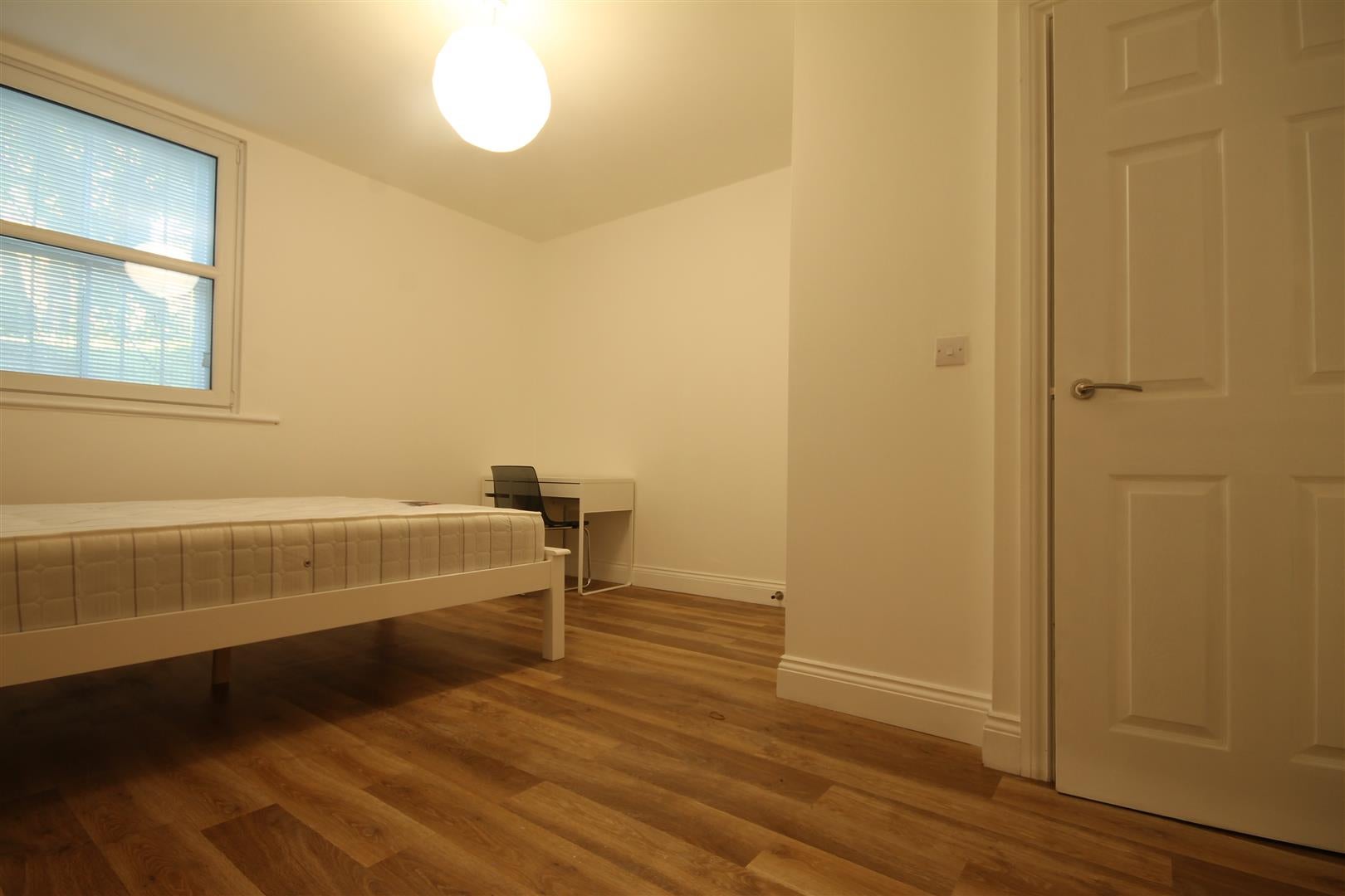 Flat Osborne Terrace in Newcastle upon Tyne