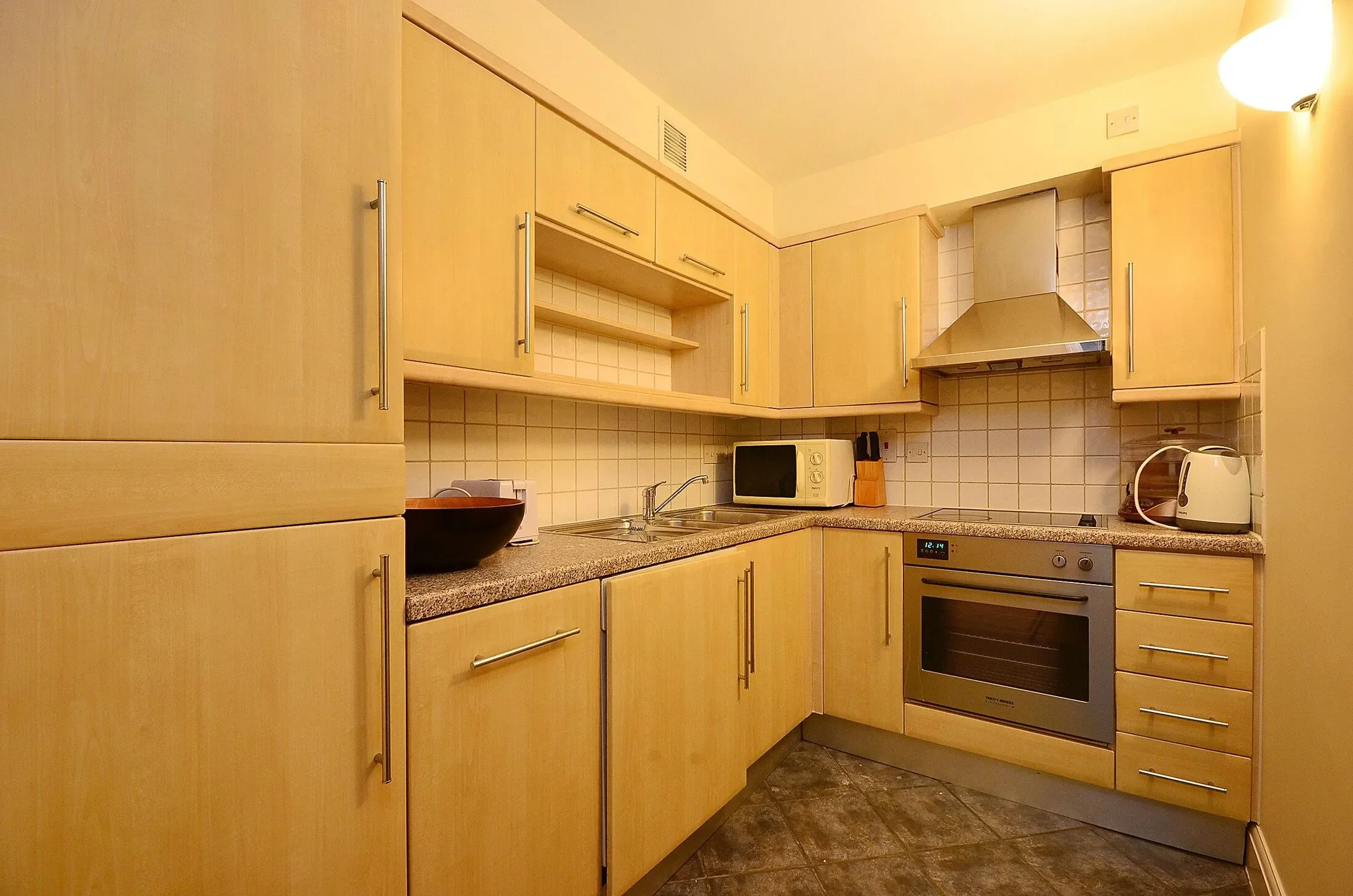 Flat Belvedere Road in Greater London