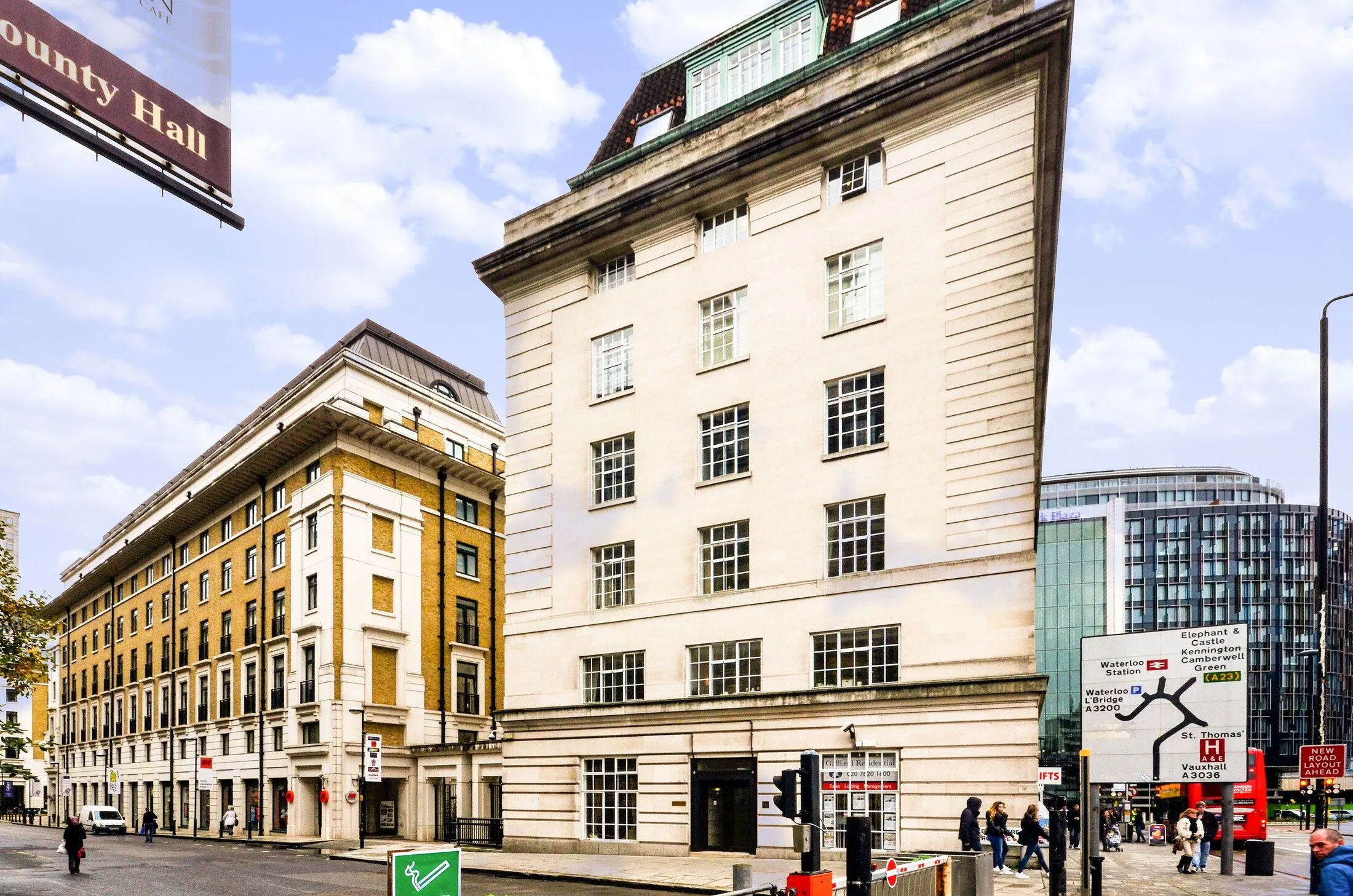 Flat Belvedere Road in Greater London