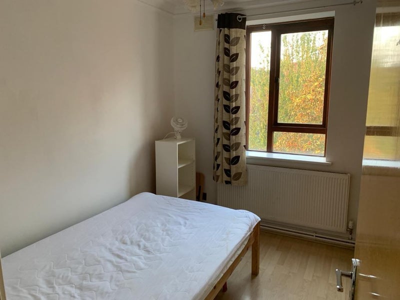 Room Burder Close in Greater London