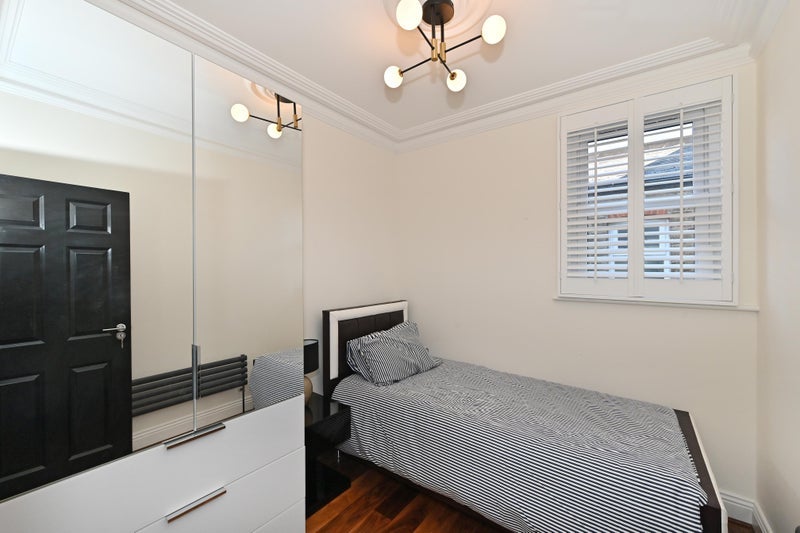 Flat Park Avenue in Greater London