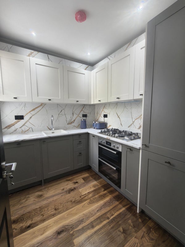 Flat Park Avenue in Greater London