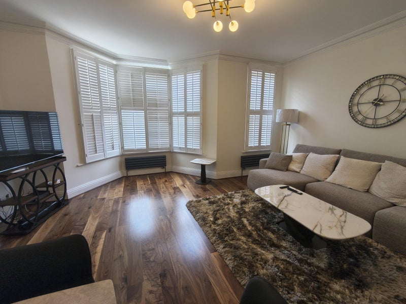 Flat Park Avenue in Greater London