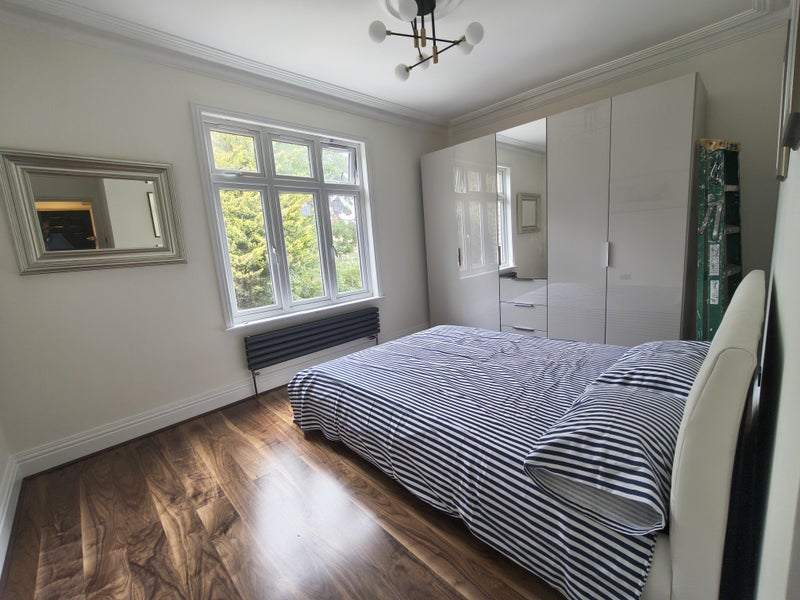 Flat Park Avenue in Greater London
