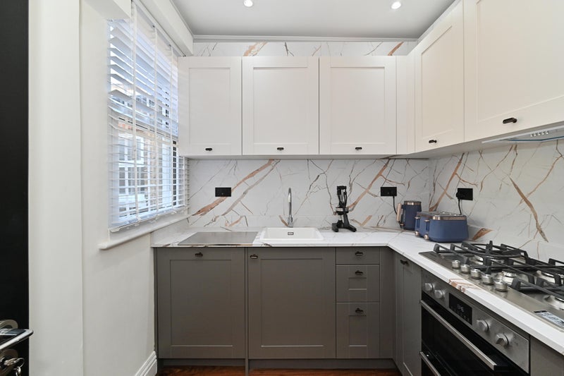 Flat Park Avenue in Greater London