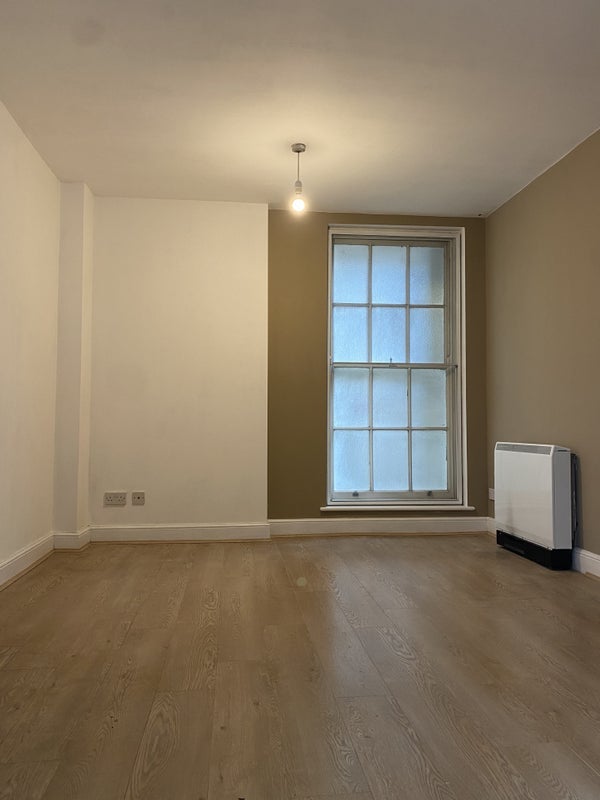 Flat Lower Clapton Road in Greater London