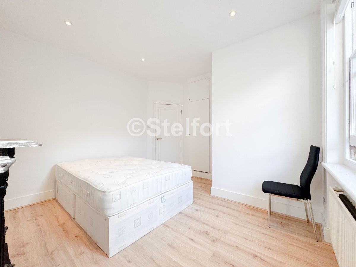 Flat Gosfield Street in City of Westminster