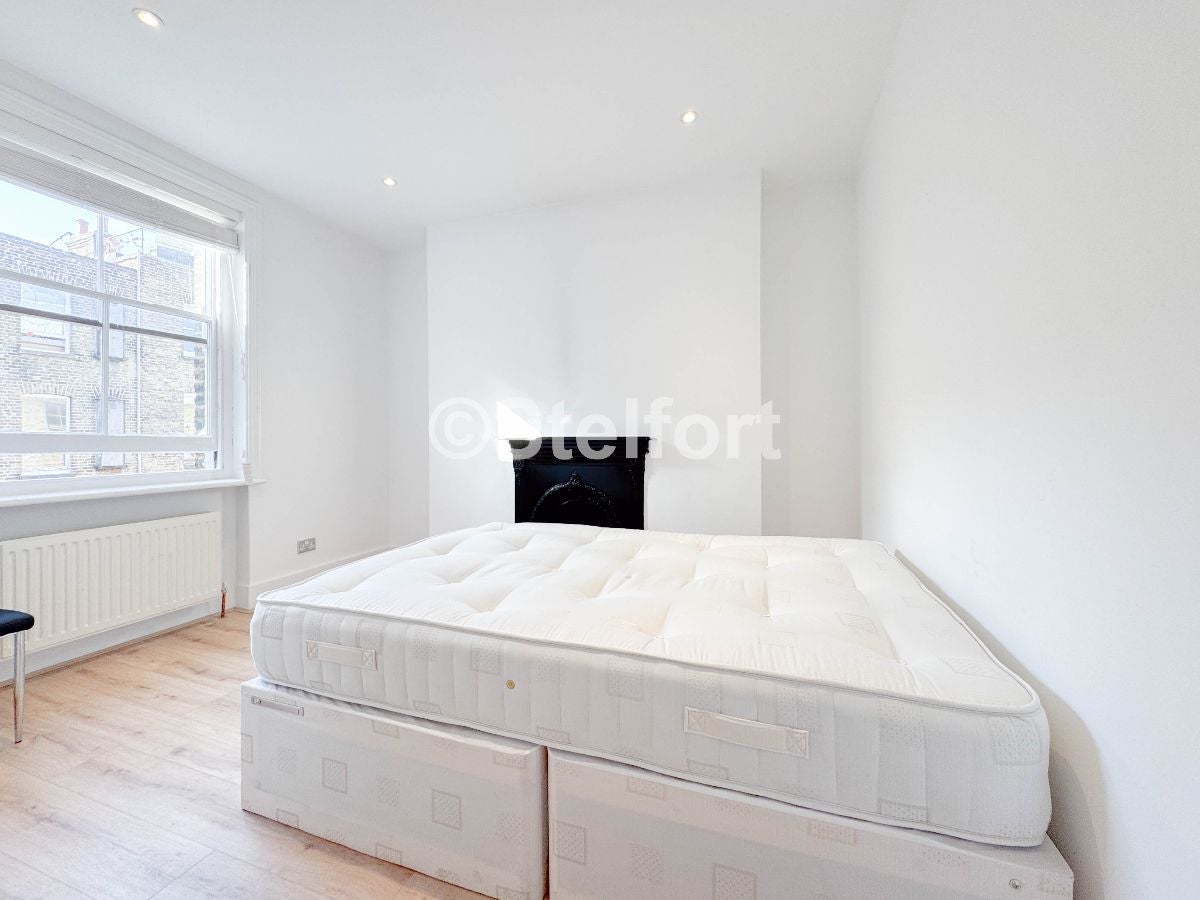 Flat Gosfield Street in City of Westminster