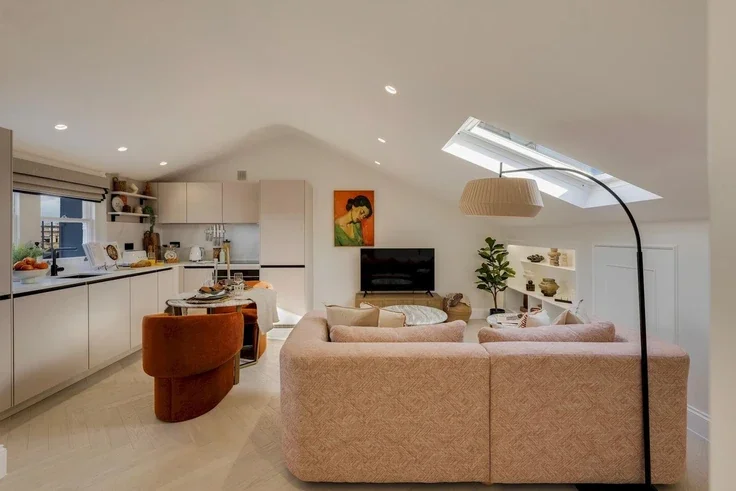 Flat Pembridge Gardens in Greater London