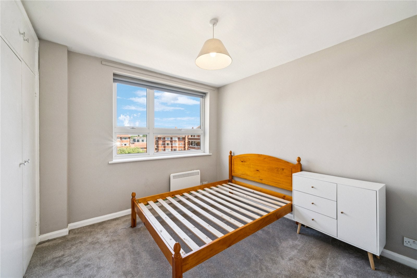 Flat Derby Road in Greater London