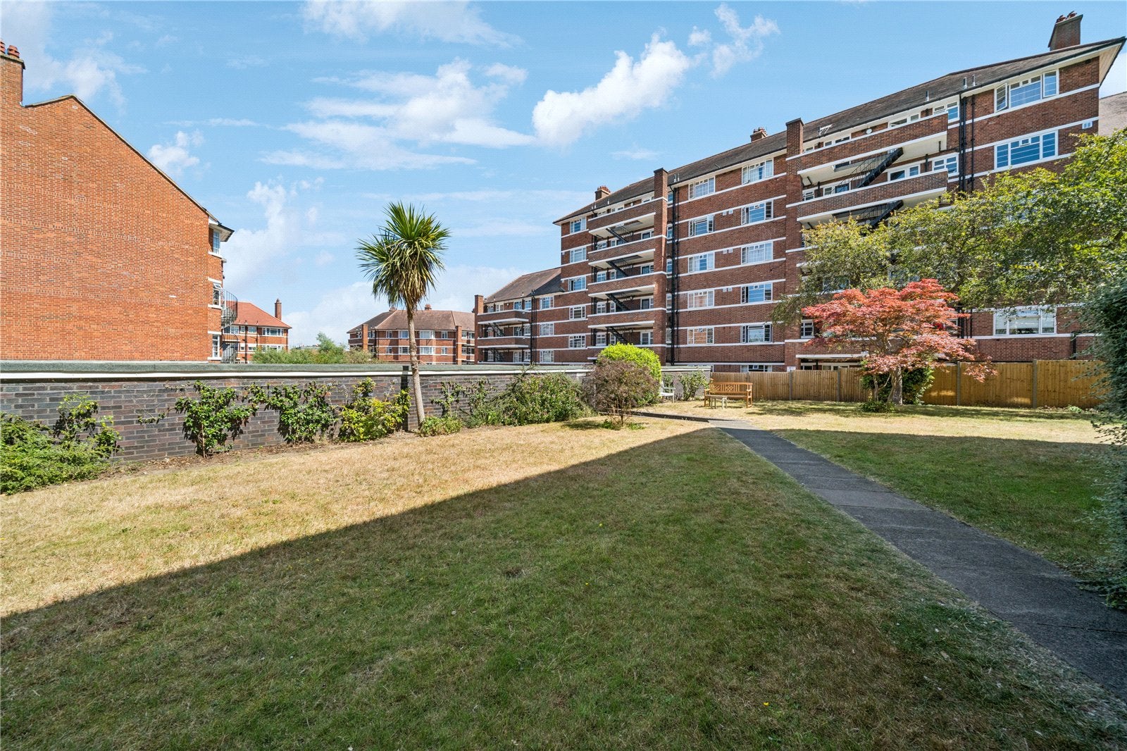 Flat Derby Road in Greater London