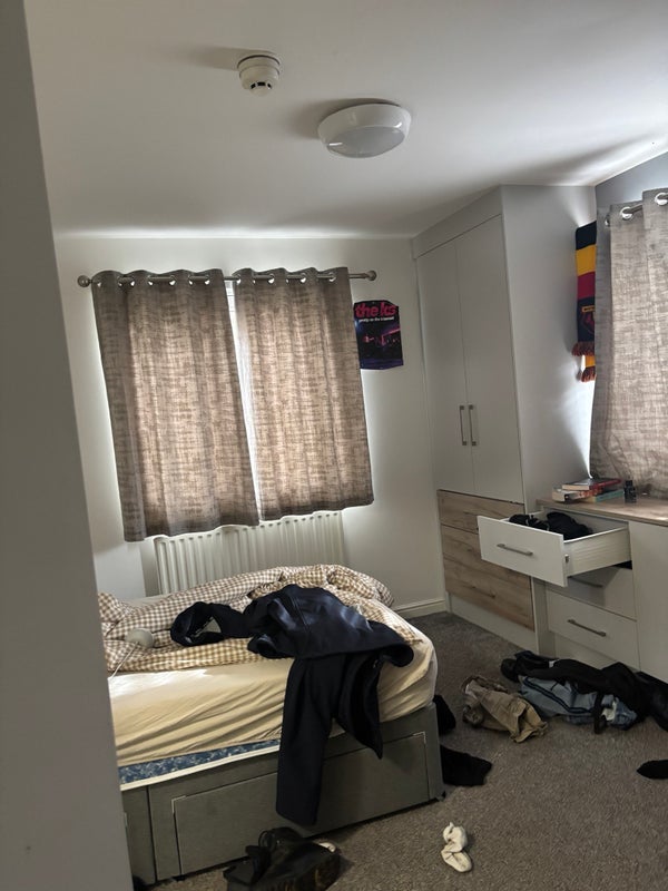 Room Grinfield Street in Liverpool