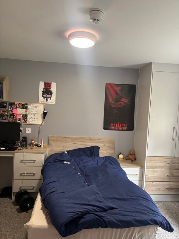 Room Grinfield Street in Liverpool