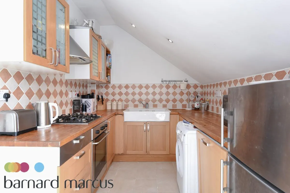Flat Southwood Avenue in Greater London