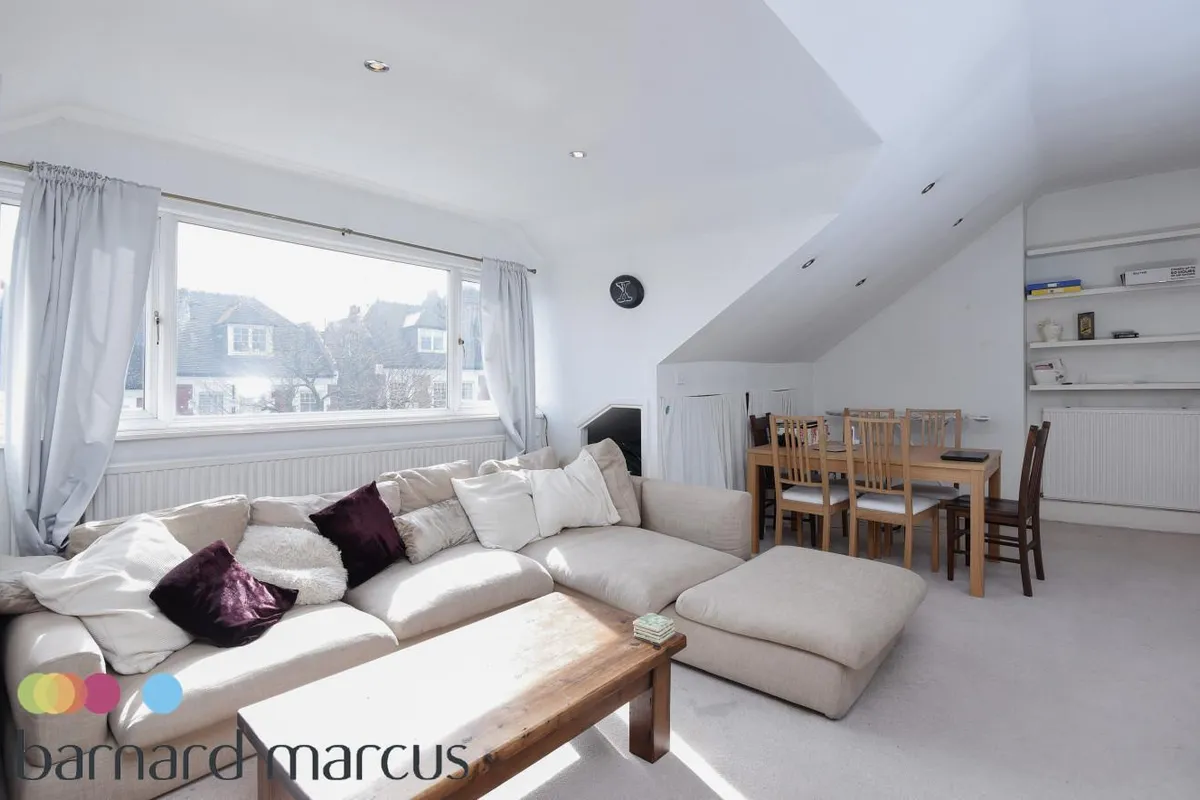 Flat Southwood Avenue in Greater London
