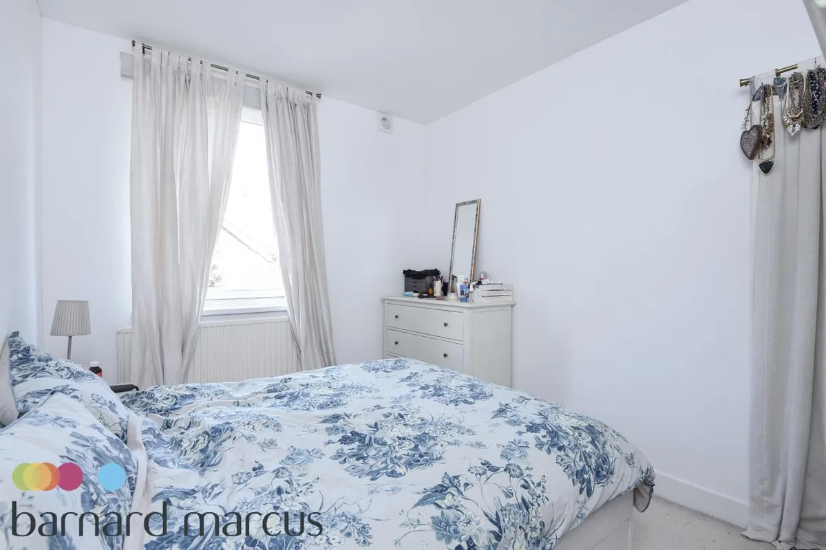 Flat Southwood Avenue in Greater London