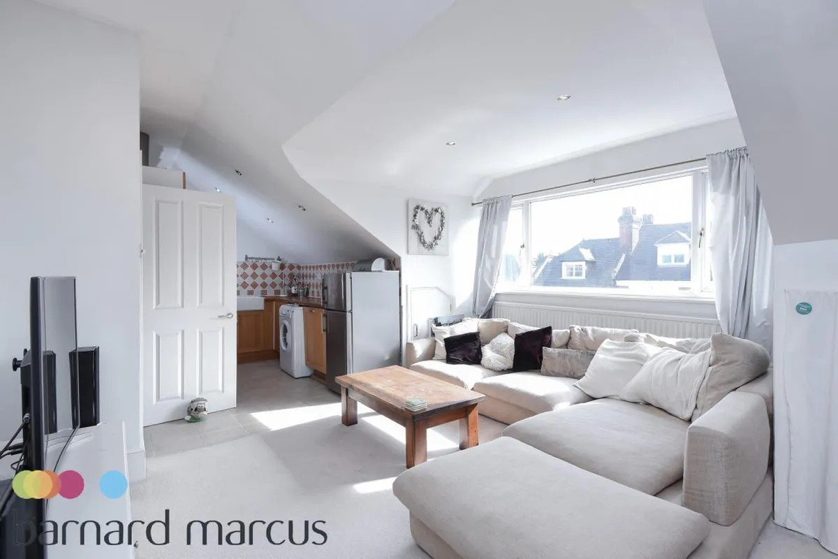 Flat Southwood Avenue in Greater London