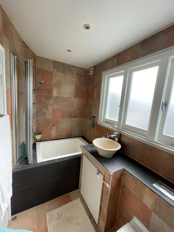 Flat Chalcot Gardens in Greater London