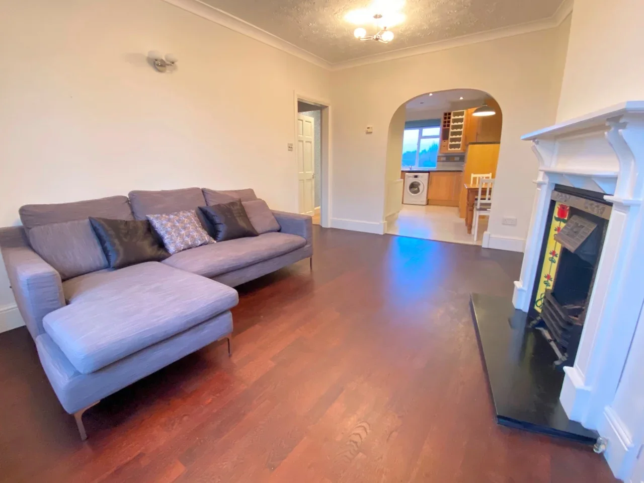 Flat Garratt Lane in Greater London